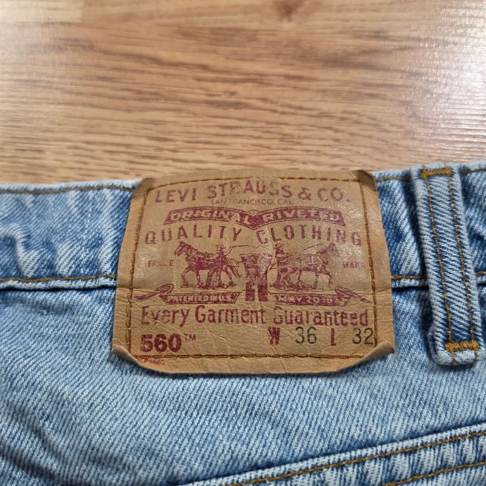 Vintage Levi's 560 Loose Fit Tapered Leg Jeans Mens 36x32 Light Wash Blue USA